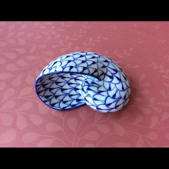Andrea by Sadet: Blue & White Porcelain Nautilus. - Picture 2 of 9